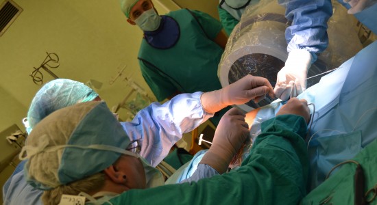 Operacja wykonywana przez zespół lekarzy