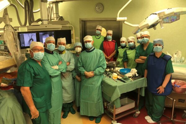 Lekarze po operacji z użyciem Stentgraft Arch-Branch3