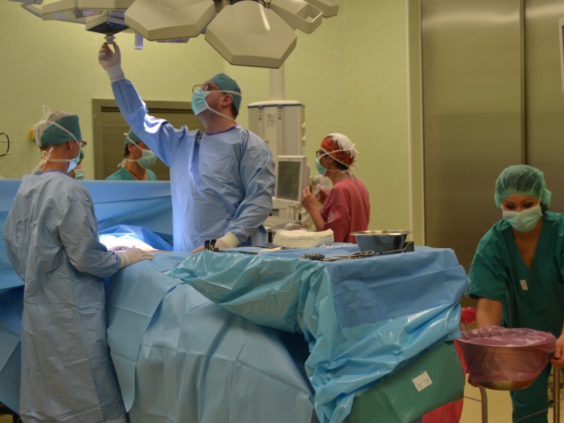 Sala operacyjna - operowanie pacjenta